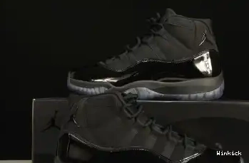 11 CAP 378037-005 JORDAN AND GOWN RETRO - 0513